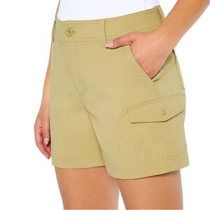 NWT Eddie Bauer Ladies Cargo Pocket
Shorts Size 16 Khaki